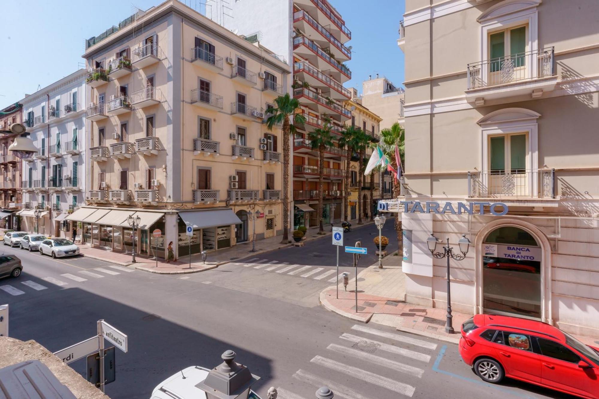 לינה וארוחת בוקר טאראנטו Palazzo Berardi מראה חיצוני תמונה
