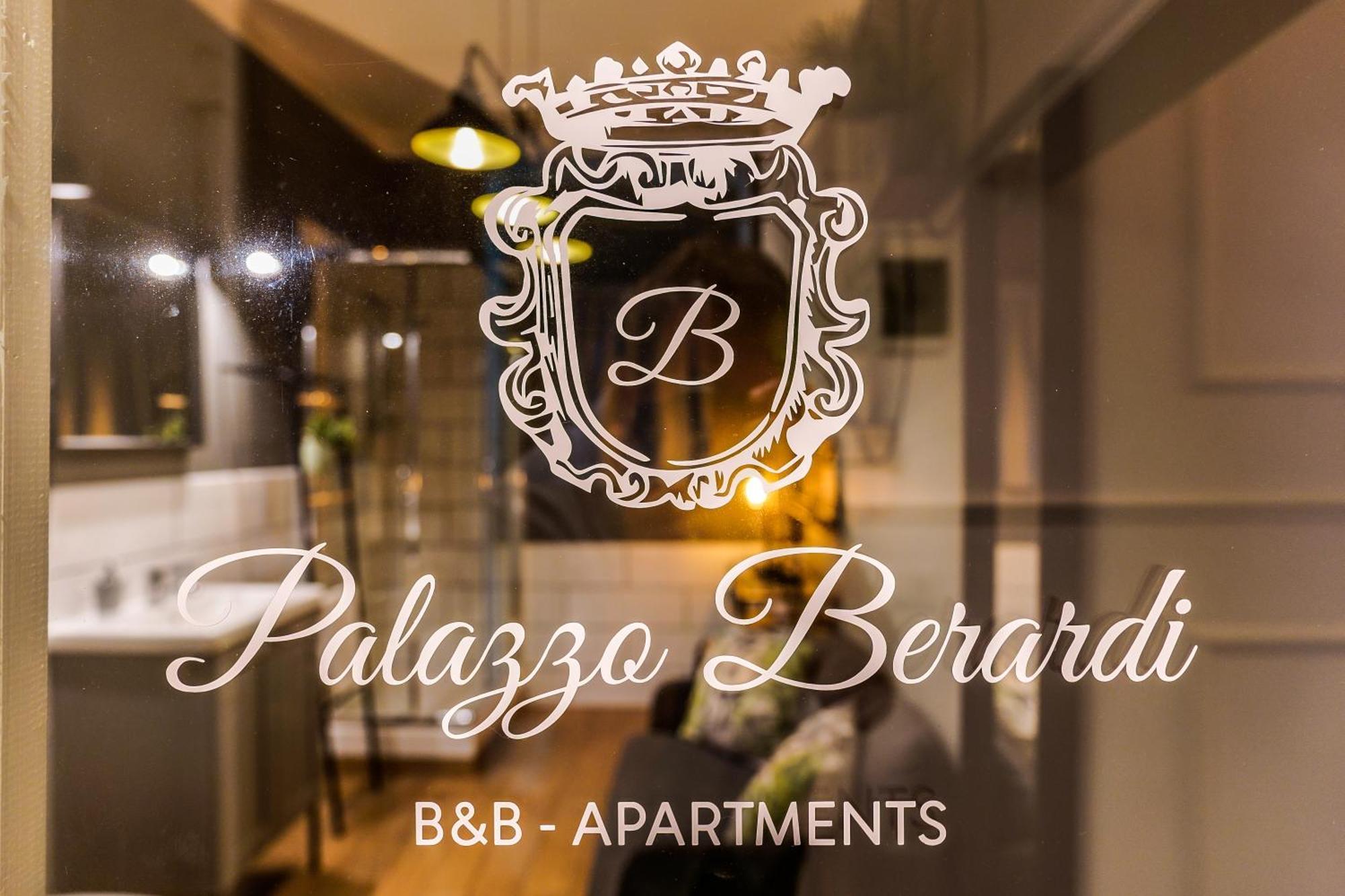 לינה וארוחת בוקר טאראנטו Palazzo Berardi מראה חיצוני תמונה